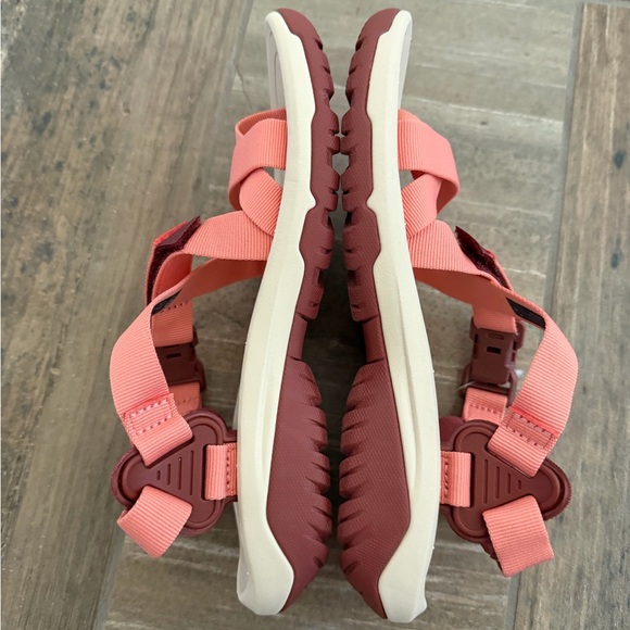 Teva Women's Hurricane Terra Dactyl Hiking Sandal size 7 New - Picture 7 of 10